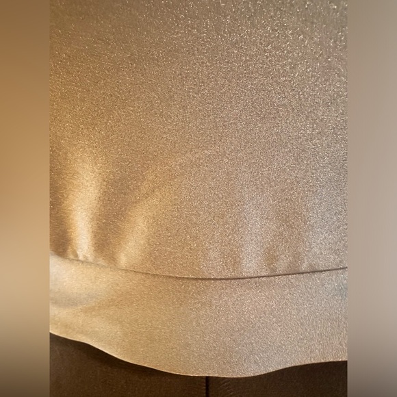 Guess Sports Bra Size XL Women Active Top silver. Logo across chest- NWOT - Picture 4 of 7